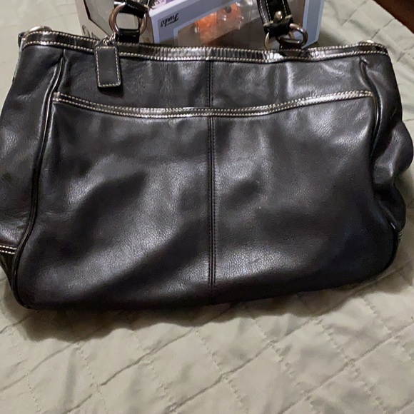 EUC vintage black leather/patent Coach purse - Picture 2 of 8